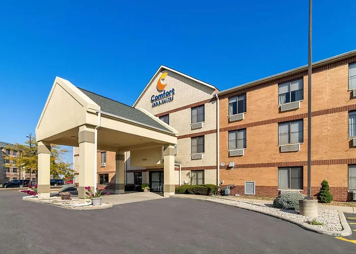 Comfort Inn & Suites Near Tinley Park Amphitheater