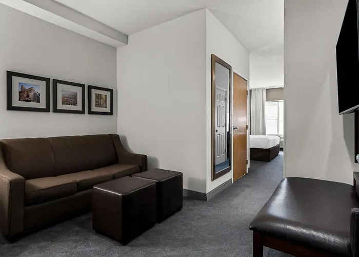 Comfort Inn & Suites Near Tinley Park Amphitheater
