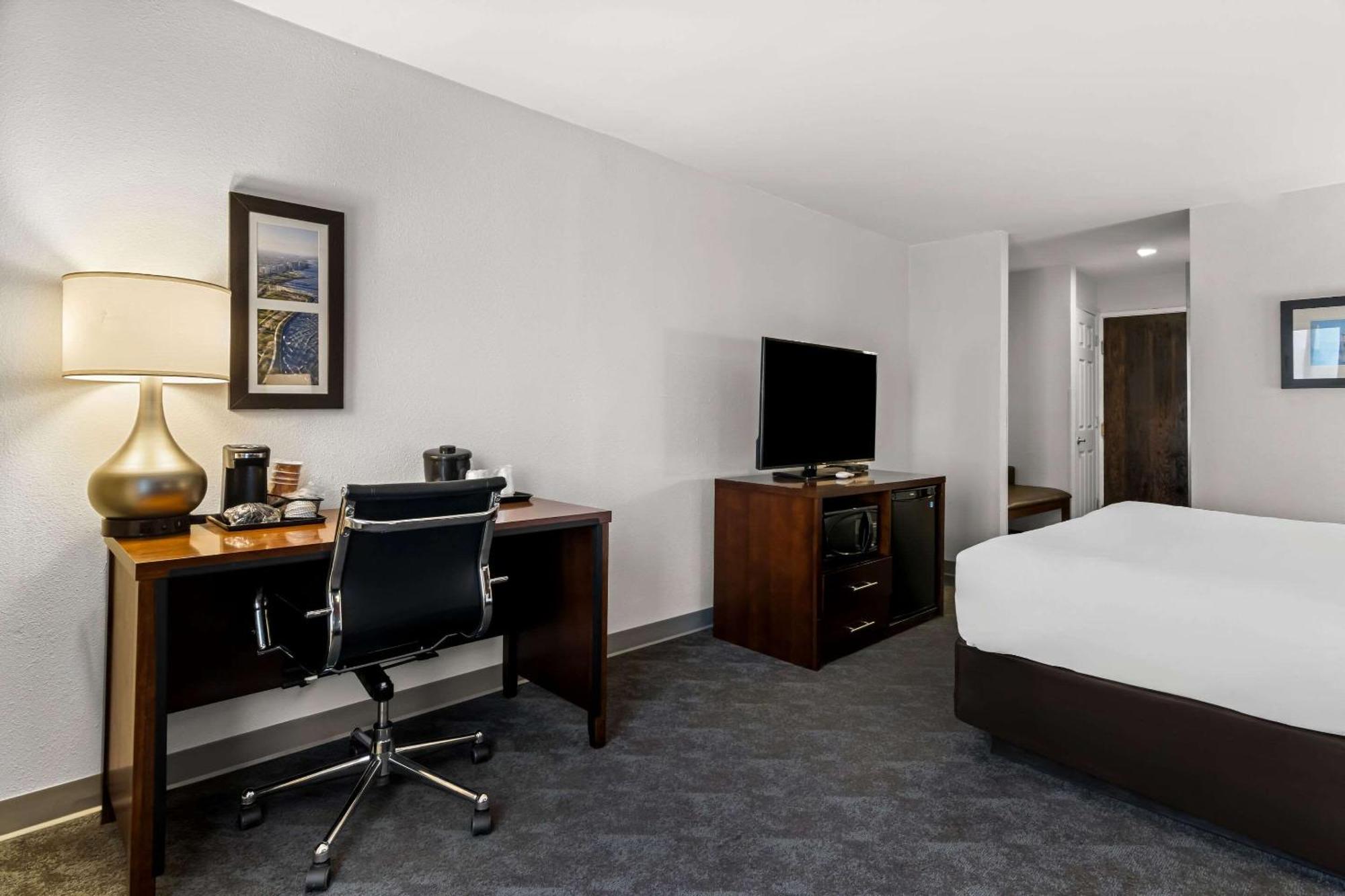 Comfort & Near Amphitheater Hotel Tinley Park