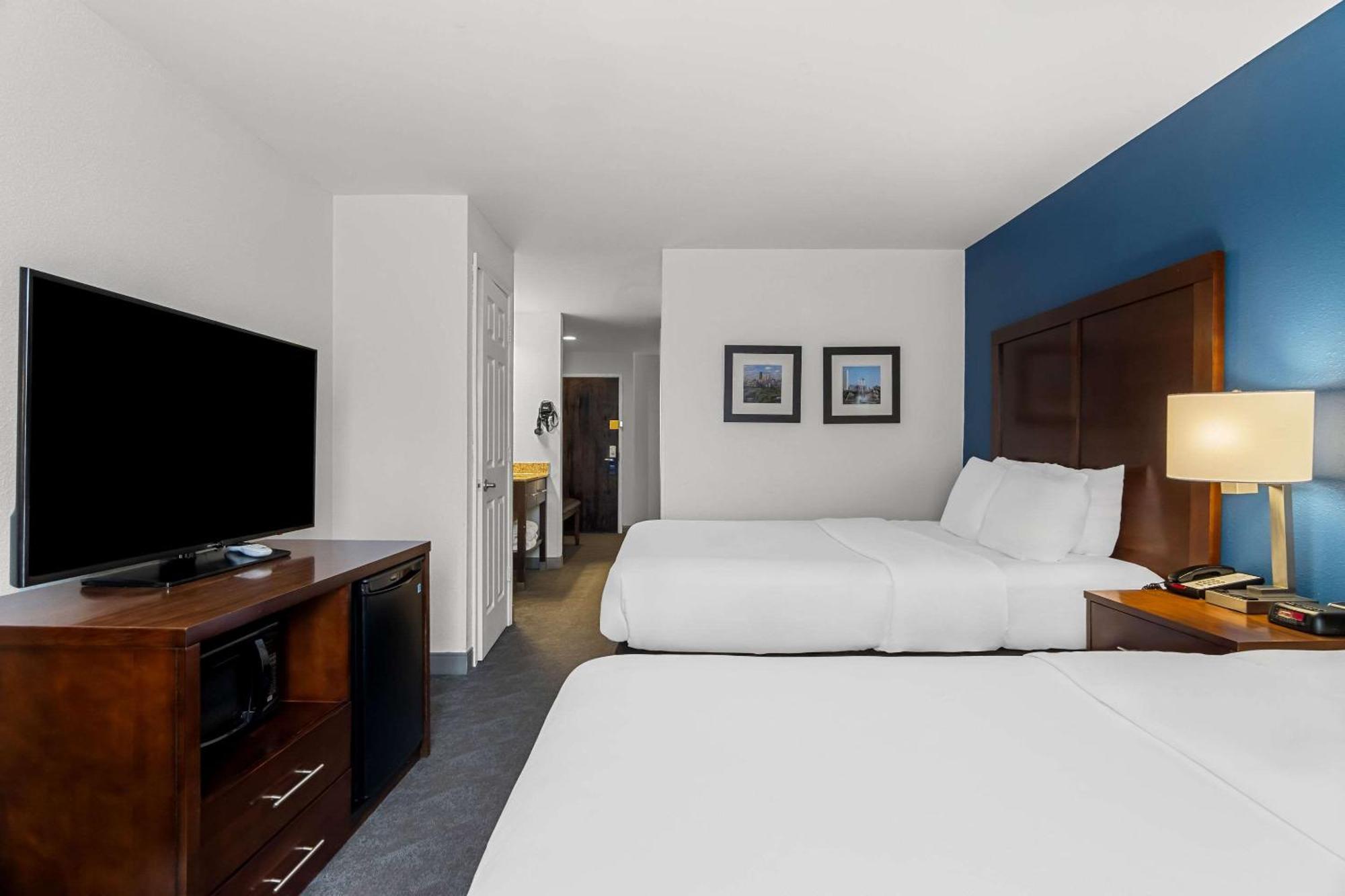 Hotel Comfort & Near Amphitheater