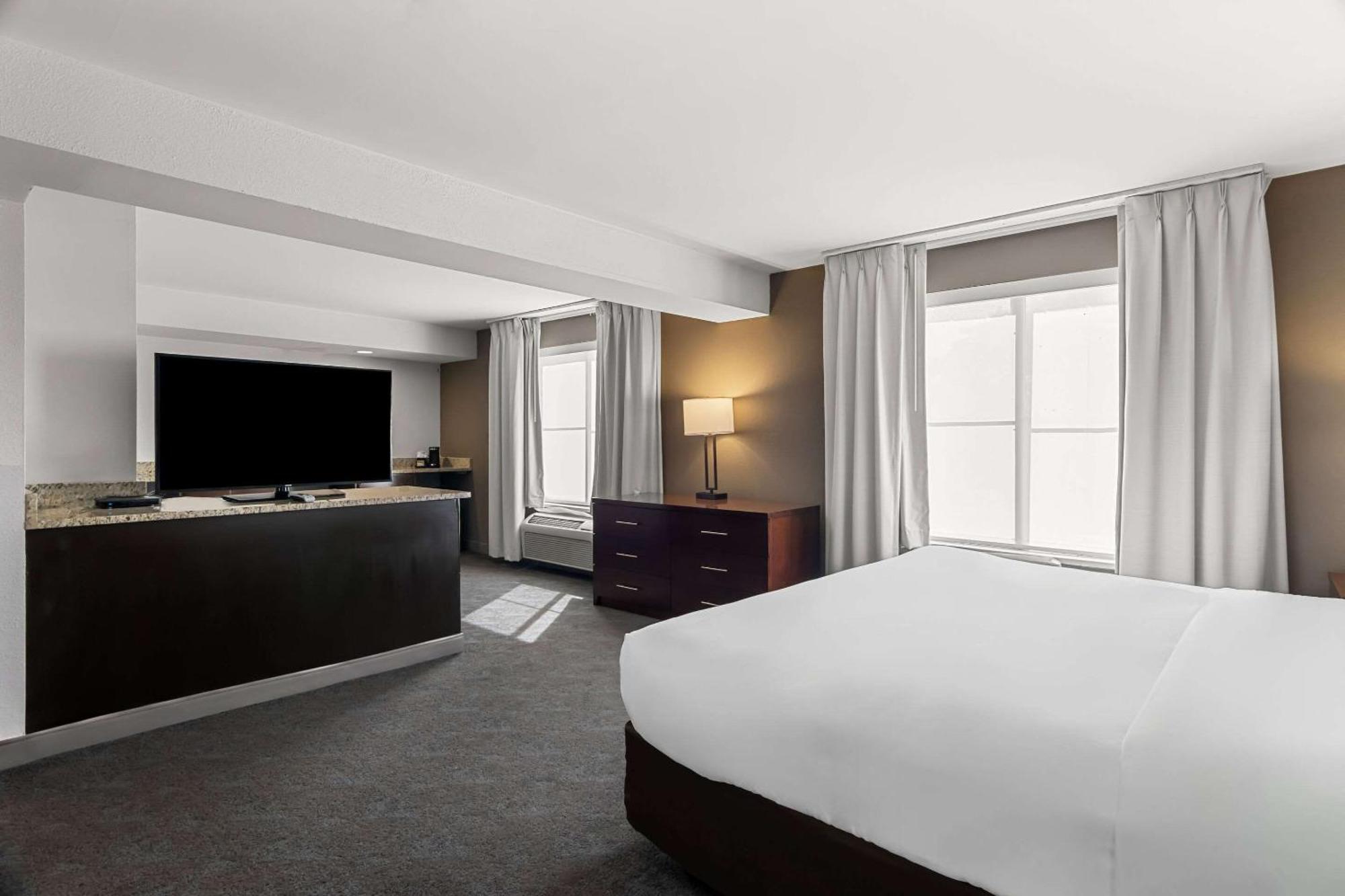 Comfort & Near Amphitheater Hotel