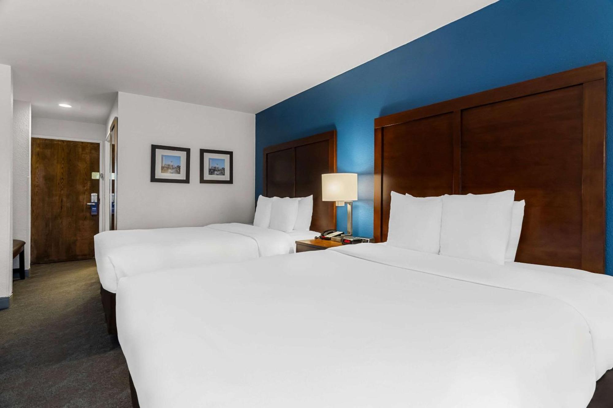Hotel Comfort & Near Amphitheater