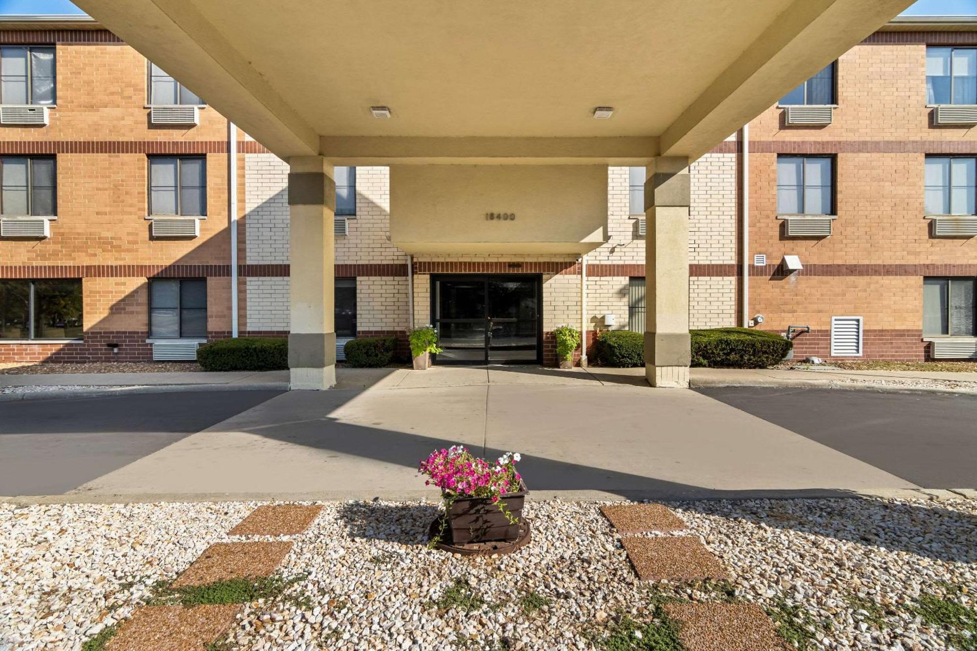 Comfort & Near Amphitheater Hotel 2*