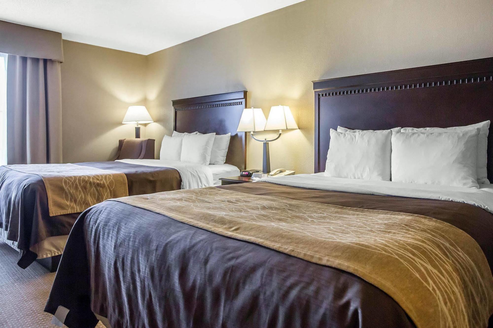 Hotel Comfort & Near Amphitheater